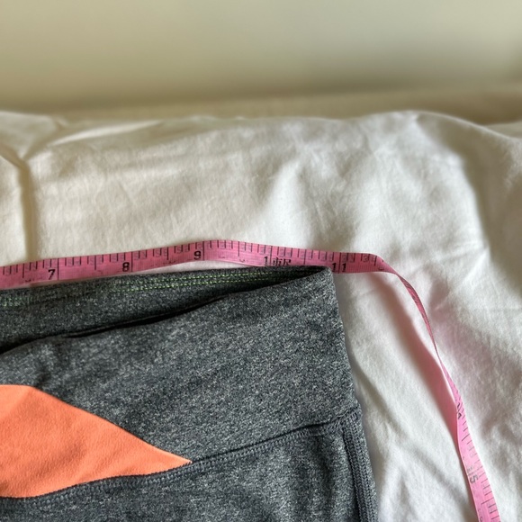 🌺GUC Nike Dri Fit Leggings in black with orange. Size M - Picture 3 of 6